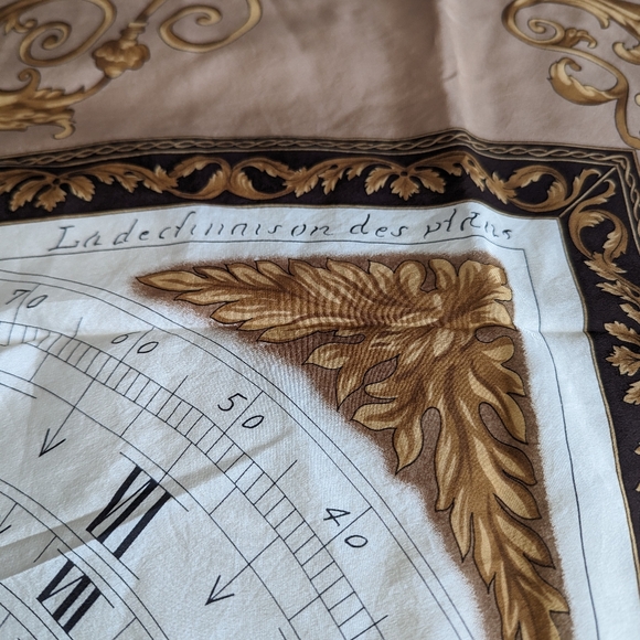 Vintage Liz Claiborne scarf. Lilly Silk. Natural colours. 32x32 inches approx. - Picture 4 of 7